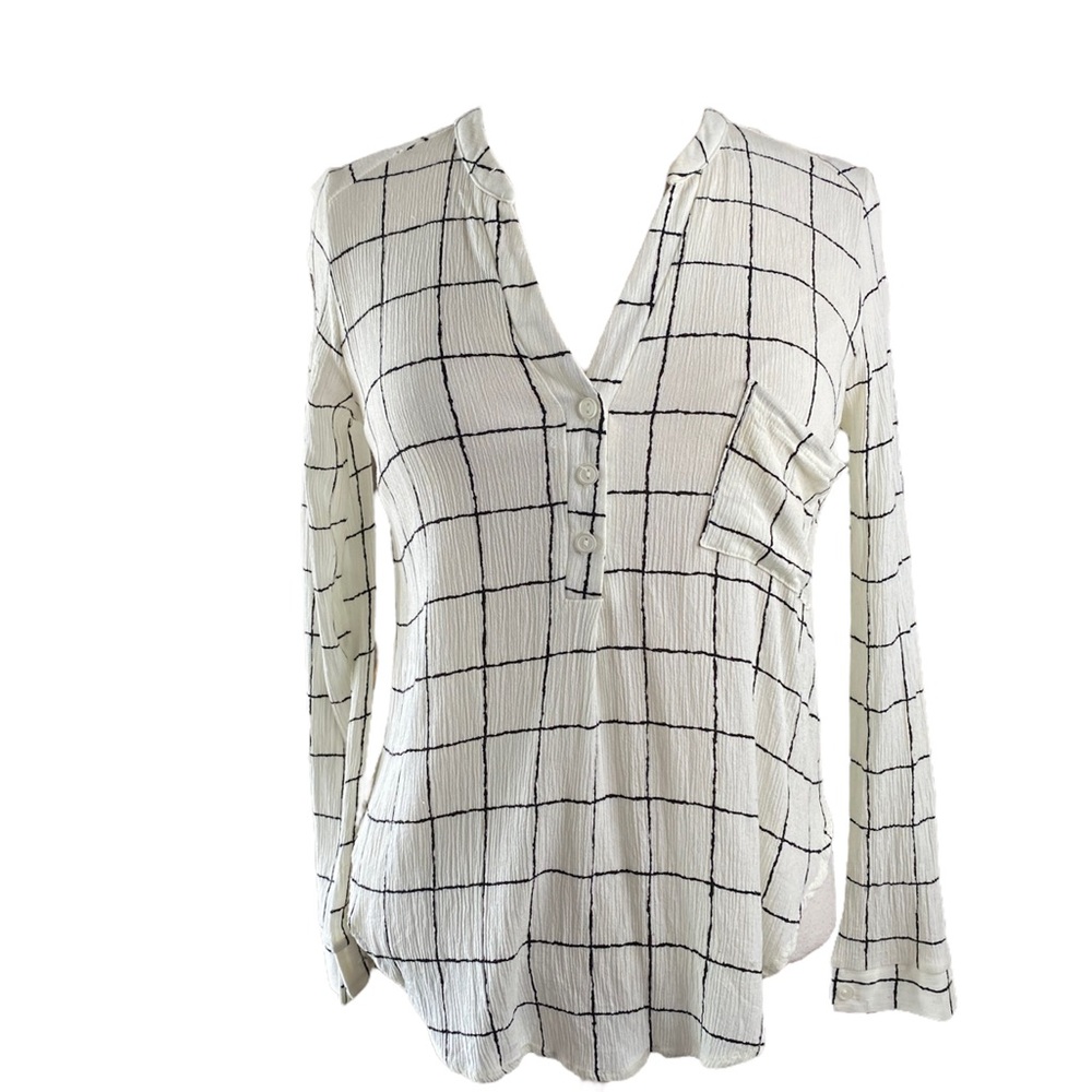 Lush white w/ black pane crinkle, long sleeve, Dropped neck 3- button size Small - Picture 1 of 8